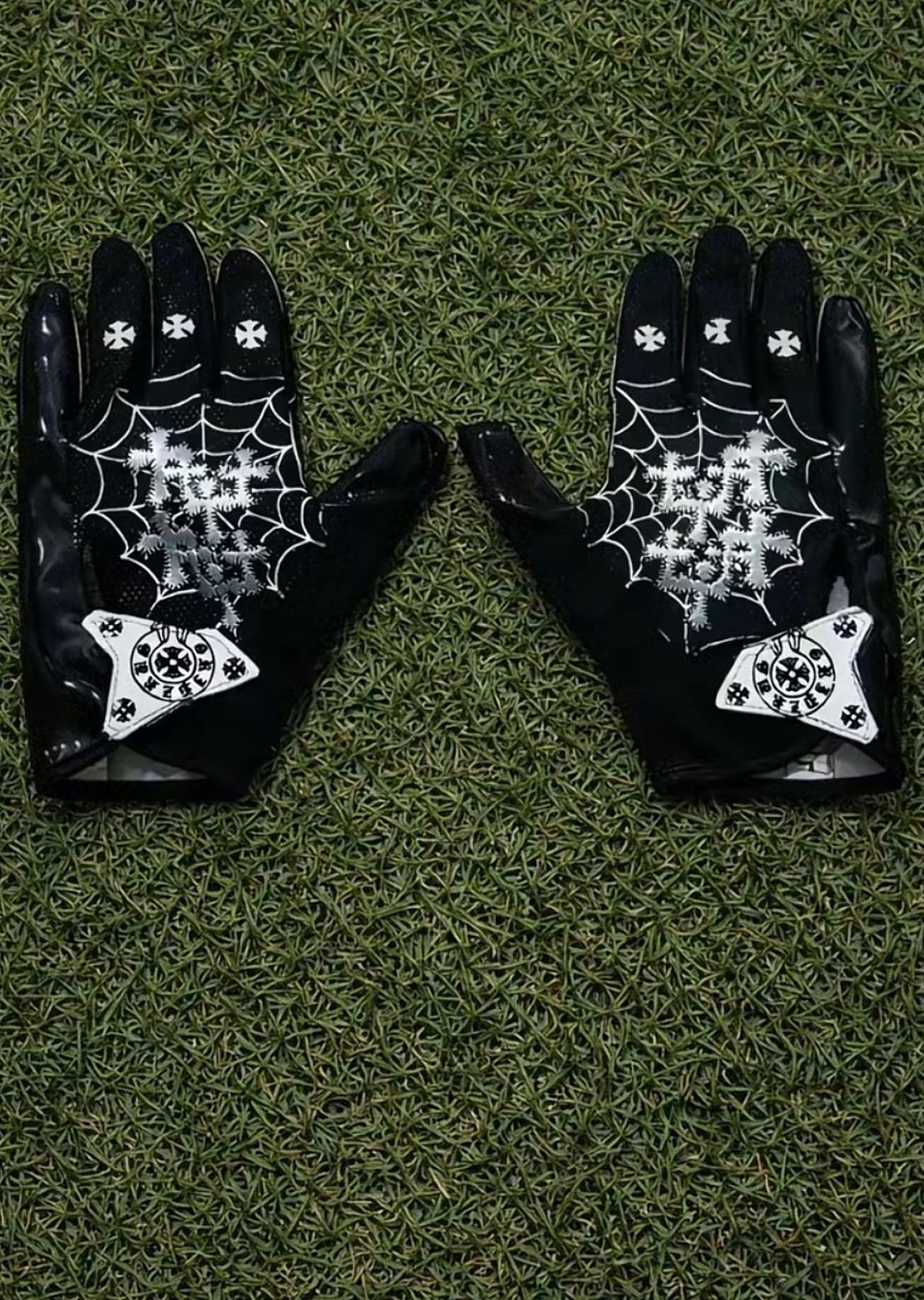 spider web football gloves ￼