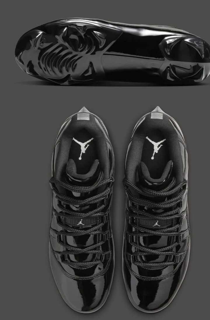 BLACK JORDAN 11 CLEATS